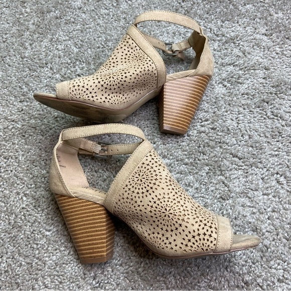 Tan block‎ heels size 8 - Picture 3 of 6
